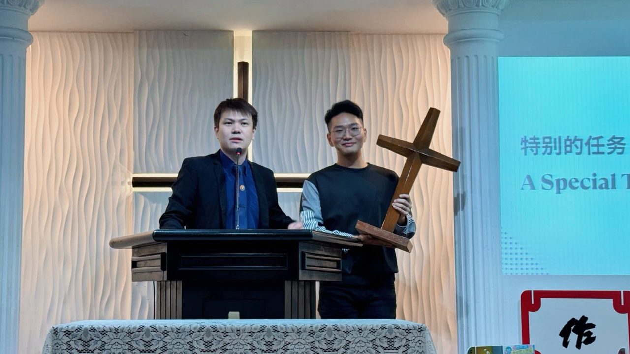 pastor cross